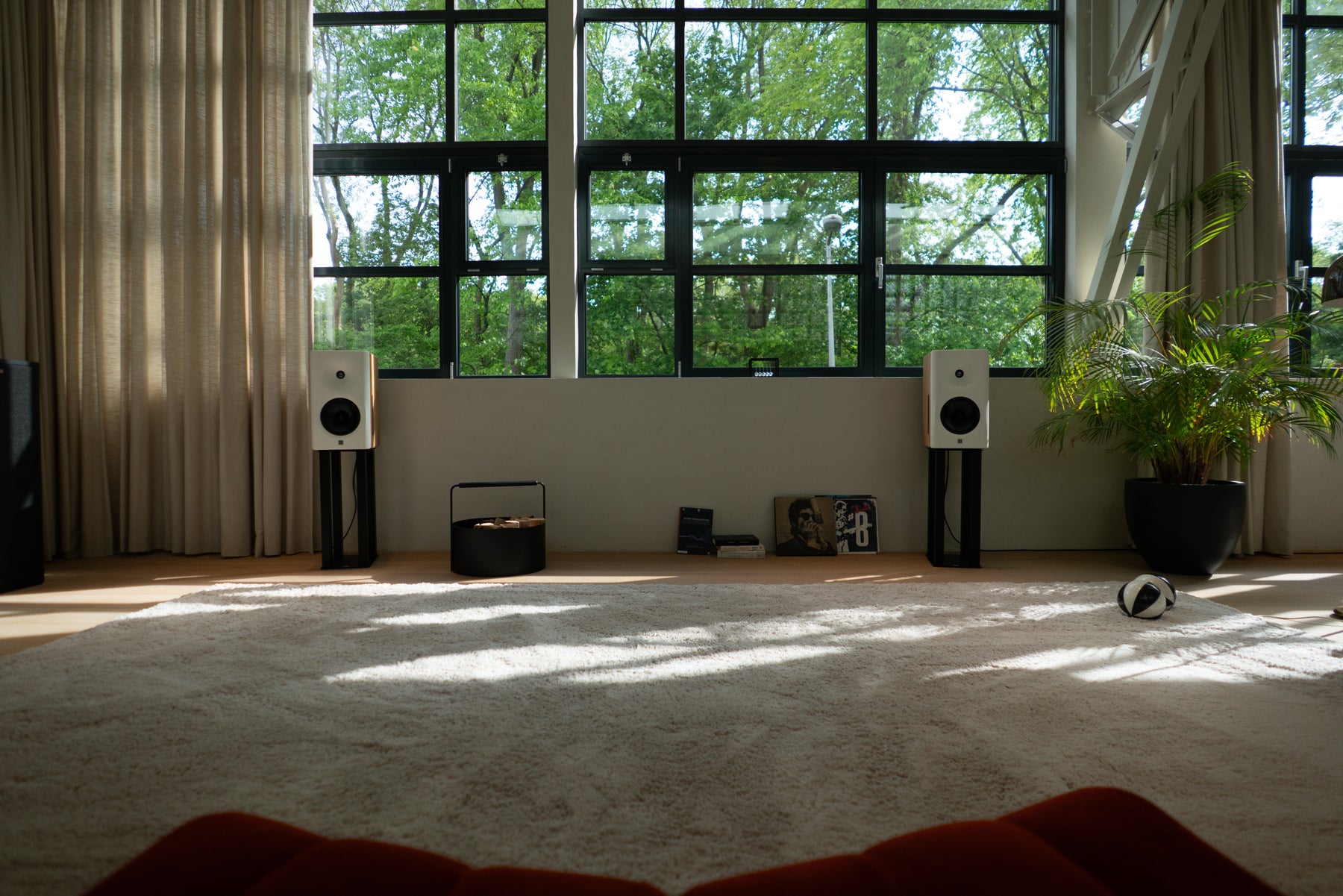 Dutch & Dutch 8c in a calm living room