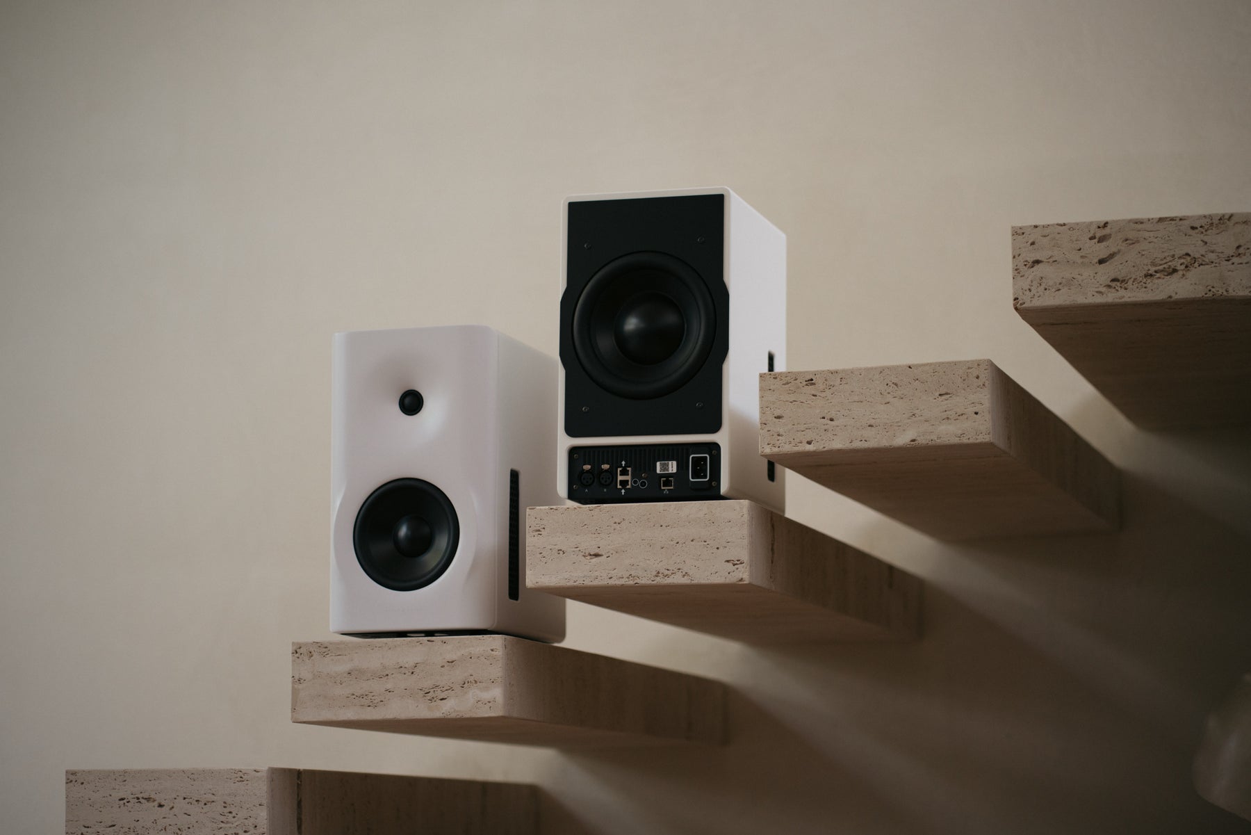 Dutch & Dutch 6c in a smaller listening room